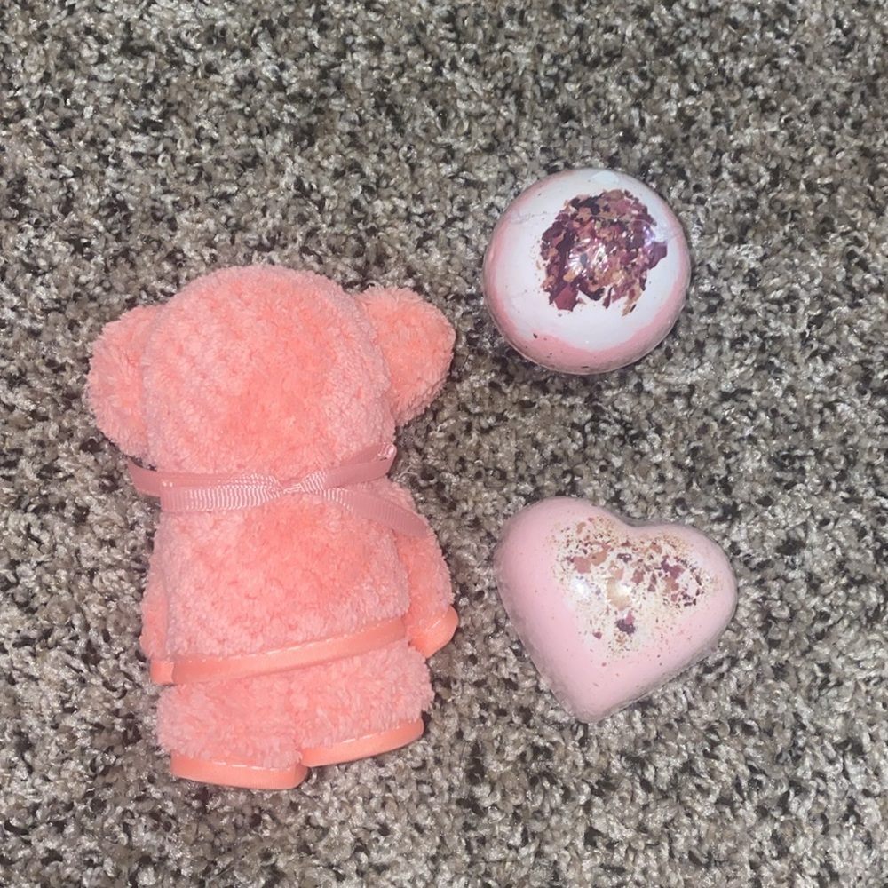 💋Brand New Pink Beauty and Relaxation 11 piece Set! - Picture 4 of 10